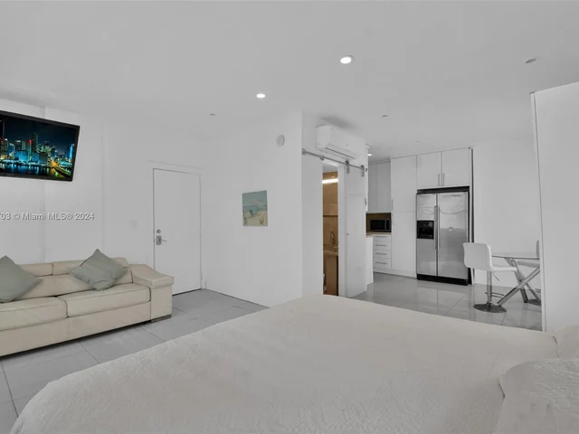 612 15th St # 11, Miami Beach FL 33139