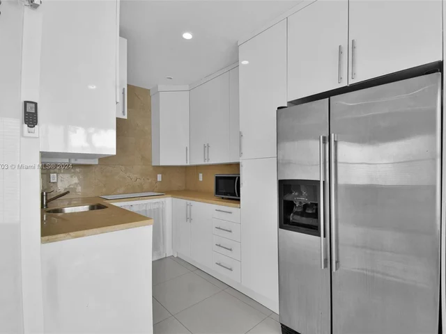 612 15th St # 11, Miami Beach FL 33139