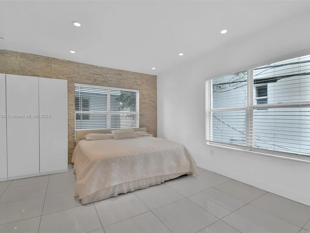 612 15th St # 11, Miami Beach FL 33139