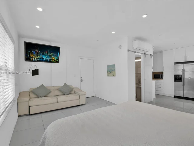 612 15th St # 11, Miami Beach FL 33139