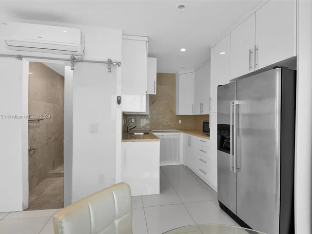 612 15th St # 11, Miami Beach FL 33139