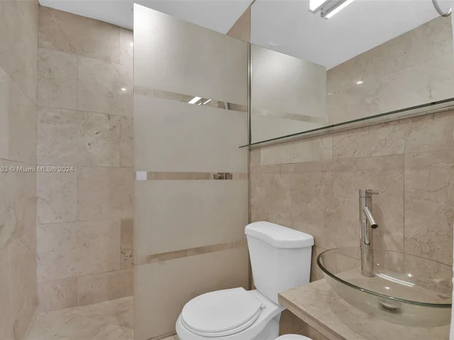 612 15th St # 11, Miami Beach FL 33139