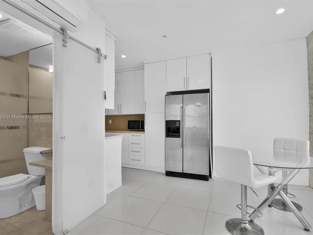 612 15th St # 11, Miami Beach FL 33139