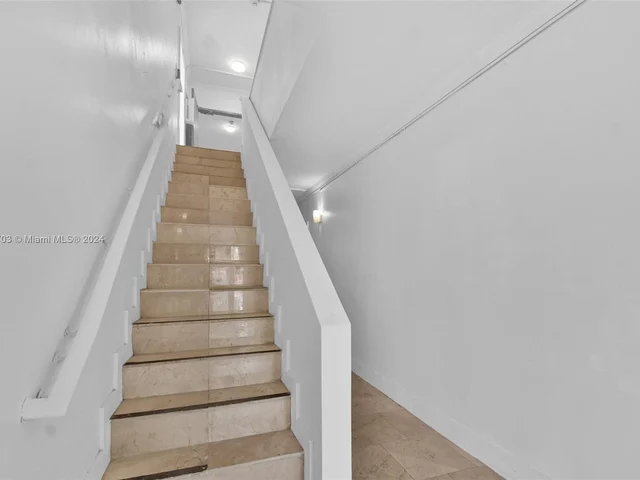 612 15th St # 11, Miami Beach FL 33139