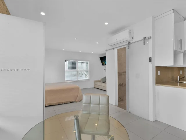 612 15th St # 11, Miami Beach FL 33139