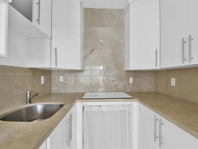 612 15th St # 11, Miami Beach FL 33139