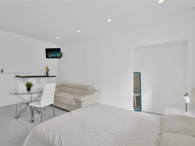 612 15th St # 9, Miami Beach FL 33139