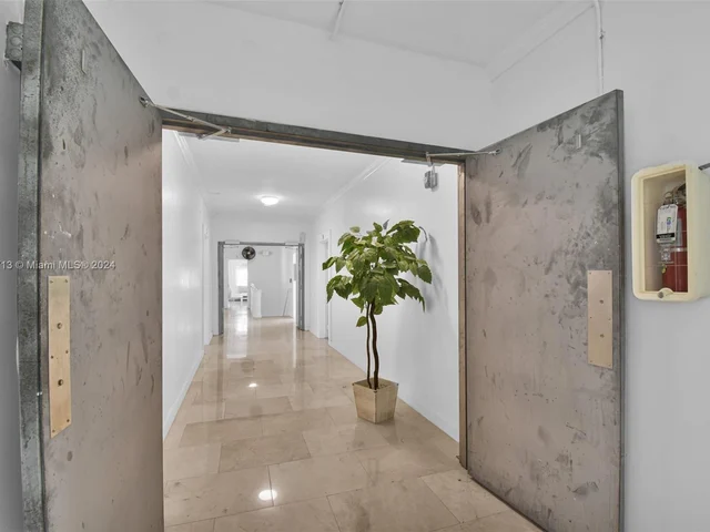 612 15th St # 9, Miami Beach FL 33139