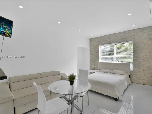 612 15th St # 9, Miami Beach FL 33139