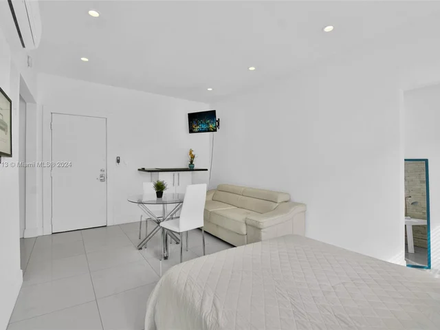 612 15th St # 9, Miami Beach FL 33139