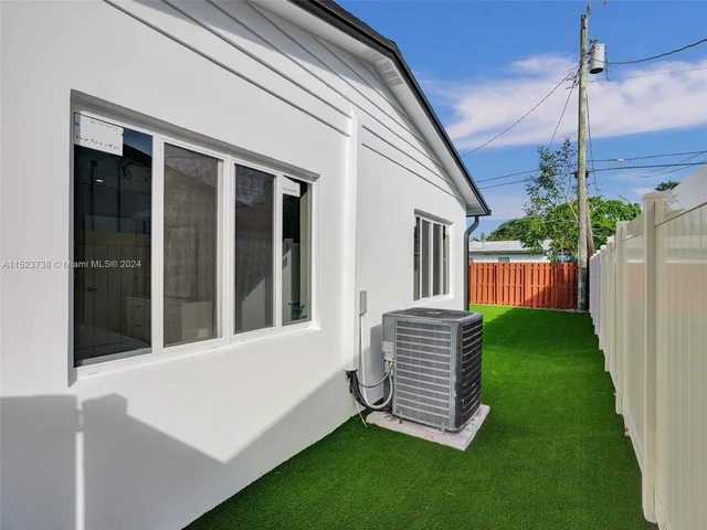 509 NE 28th St, Wilton Manors FL 33334