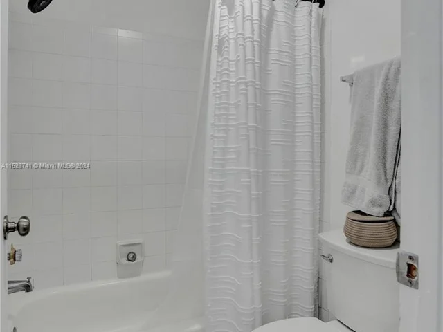 912 Sevilla Cir, Weston FL 33326