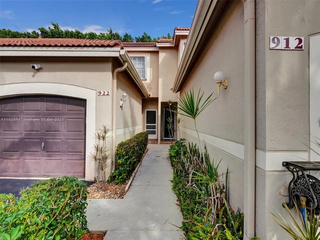 912 Sevilla Cir, Weston FL 33326