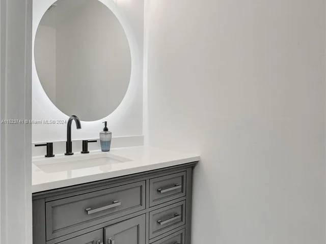 912 Sevilla Cir, Weston FL 33326