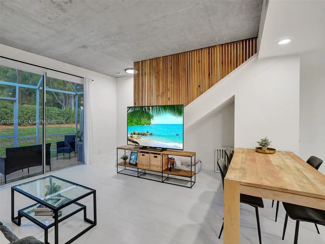 912 Sevilla Cir, Weston FL 33326