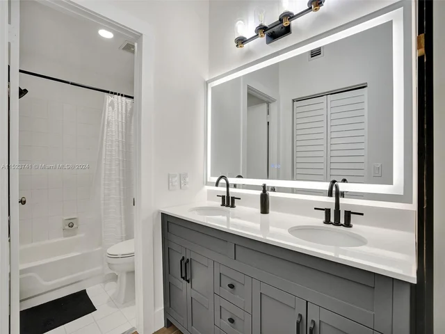 912 Sevilla Cir, Weston FL 33326