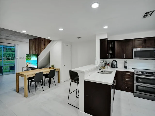 912 Sevilla Cir, Weston FL 33326