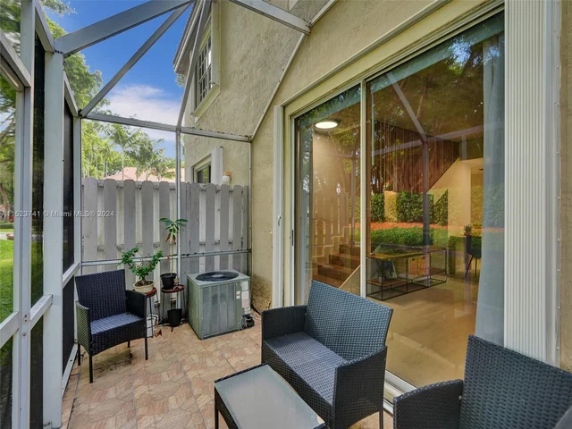 912 Sevilla Cir, Weston FL 33326