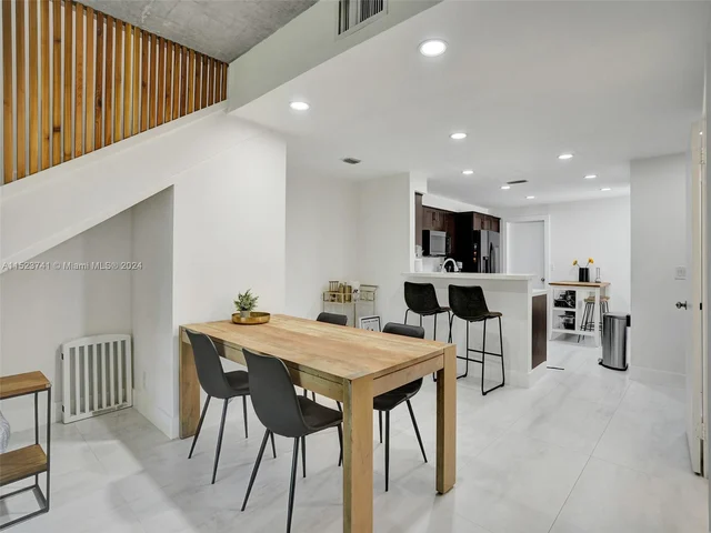 912 Sevilla Cir, Weston FL 33326