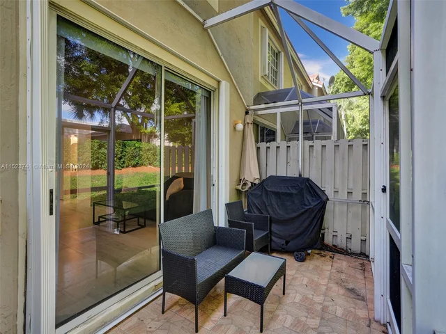 912 Sevilla Cir, Weston FL 33326