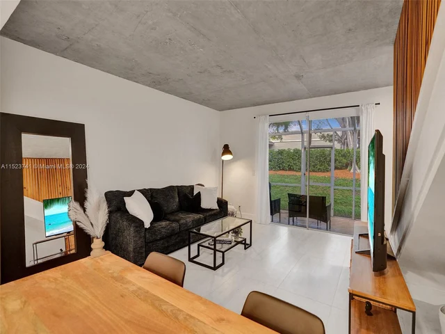 912 Sevilla Cir, Weston FL 33326