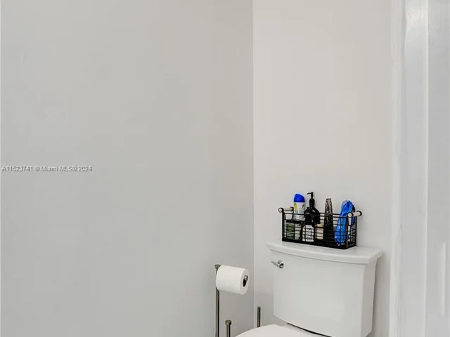 912 Sevilla Cir, Weston FL 33326