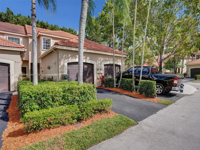 912 Sevilla Cir, Weston FL 33326