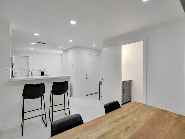 912 Sevilla Cir, Weston FL 33326