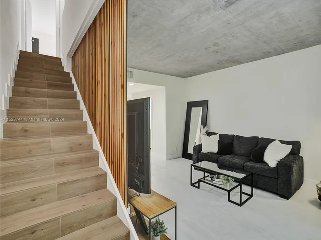 912 Sevilla Cir, Weston FL 33326