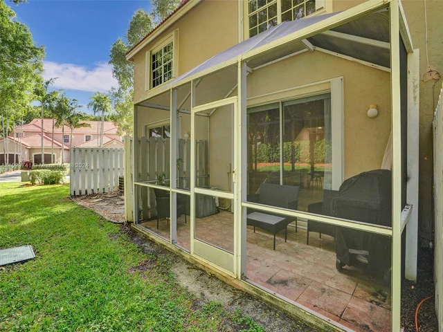 912 Sevilla Cir, Weston FL 33326