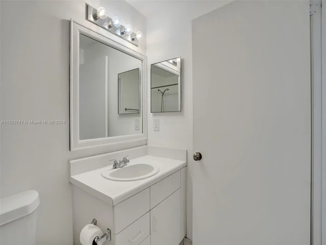 912 Sevilla Cir, Weston FL 33326