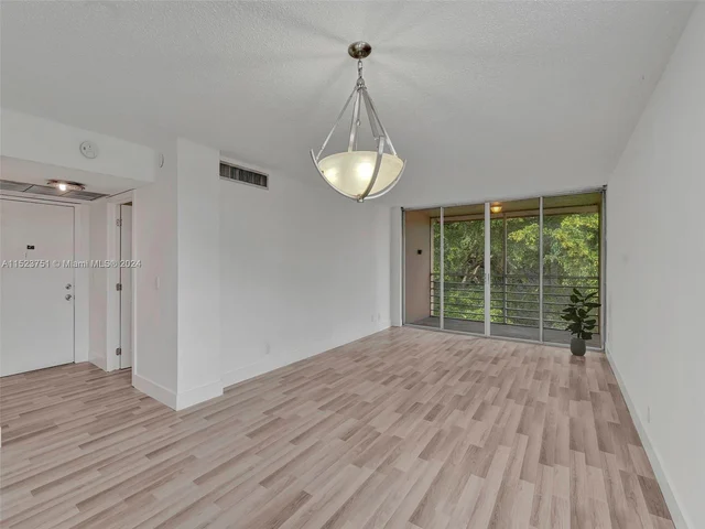 9440 Live Oak Pl # 401, Davie FL 33324