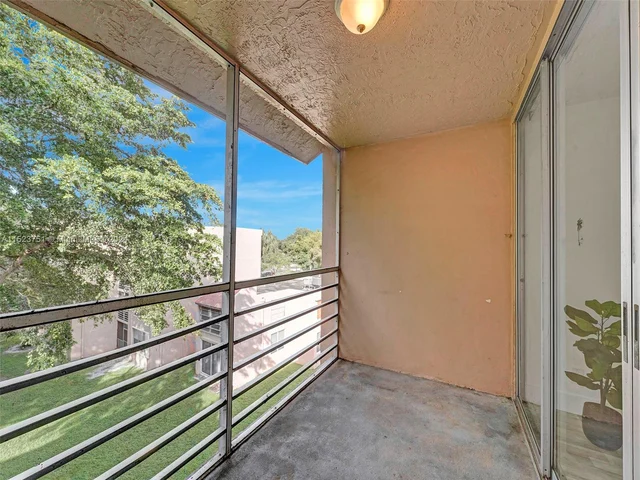 9440 Live Oak Pl # 401, Davie FL 33324