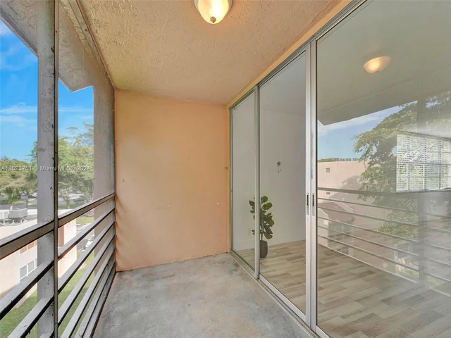 9440 Live Oak Pl # 401, Davie FL 33324