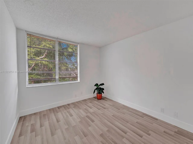 9440 Live Oak Pl # 401, Davie FL 33324