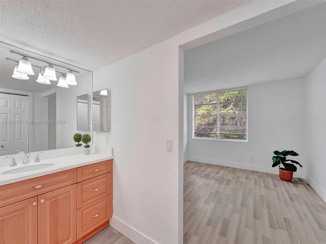 9440 Live Oak Pl # 401, Davie FL 33324