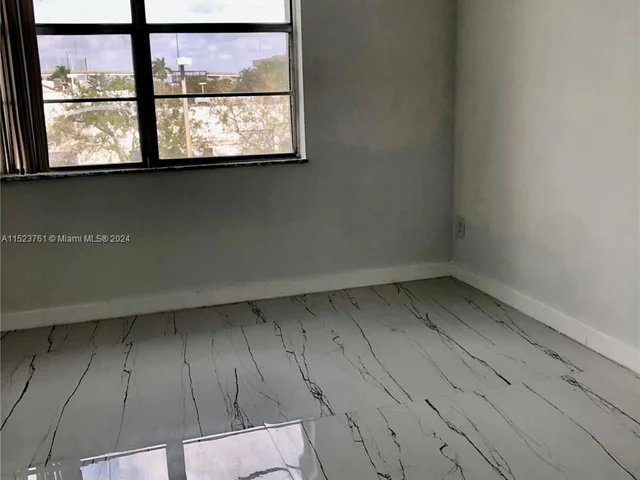 488 NW 165th St Rd # 409, Miami FL 33169