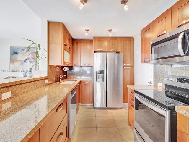 177 SE Ocean Lane Dr # 509, Key Biscayne FL 33149