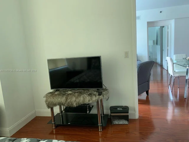 950 Brickell Bay Dr # 1107, Miami FL 33131