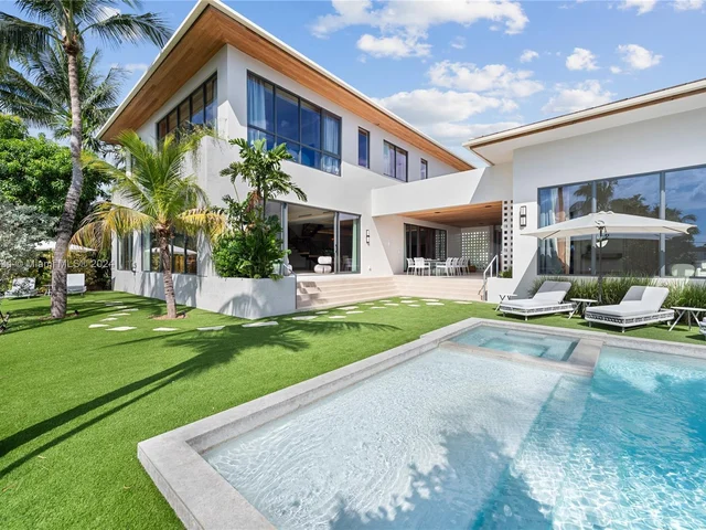 1200 NE 87th St, Miami FL 33138