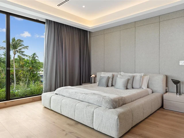 1200 NE 87th St, Miami FL 33138