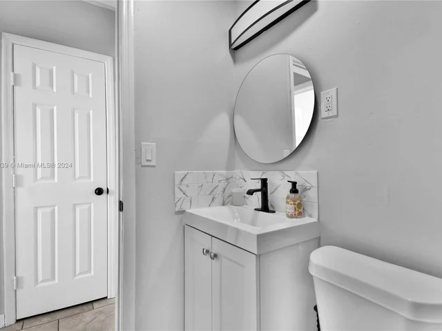 585 NW 51st St, Miami FL 33127