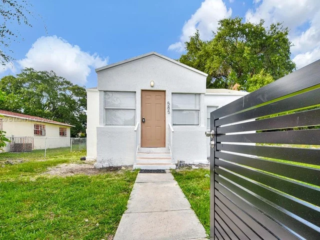 585 NW 51st St, Miami FL 33127