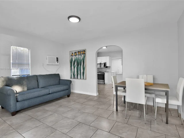 585 NW 51st St, Miami FL 33127