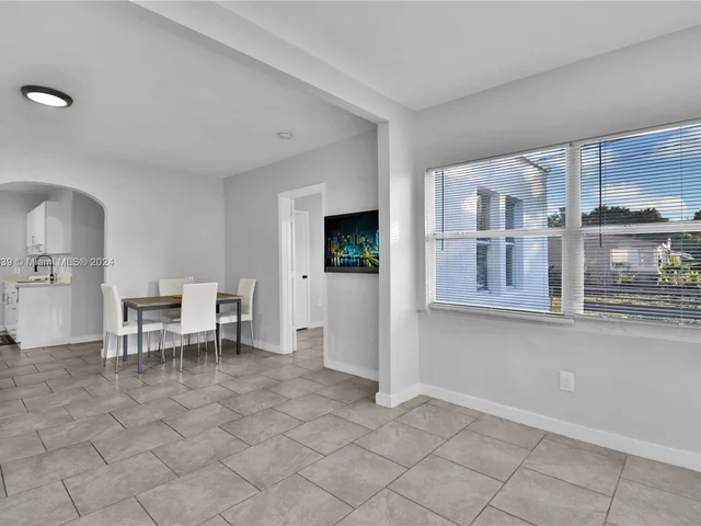 585 NW 51st St, Miami FL 33127