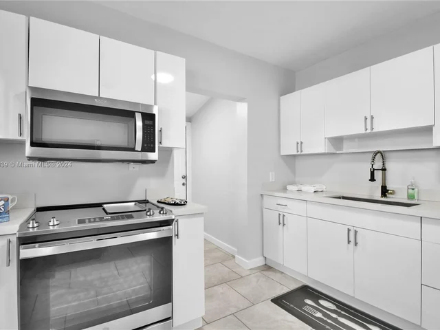 585 NW 51st St, Miami FL 33127