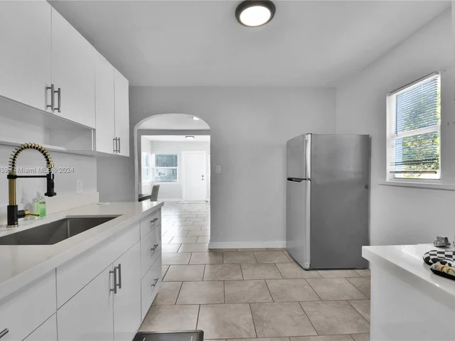 585 NW 51st St, Miami FL 33127