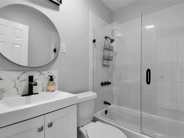 585 NW 51st St, Miami FL 33127