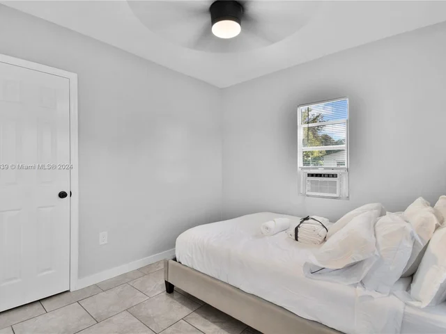 585 NW 51st St, Miami FL 33127