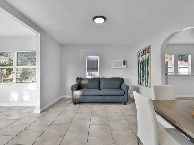 585 NW 51st St, Miami FL 33127